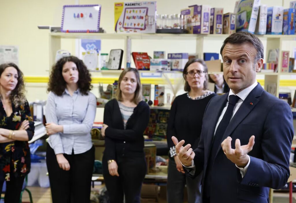 MACRON ÉDUCATION